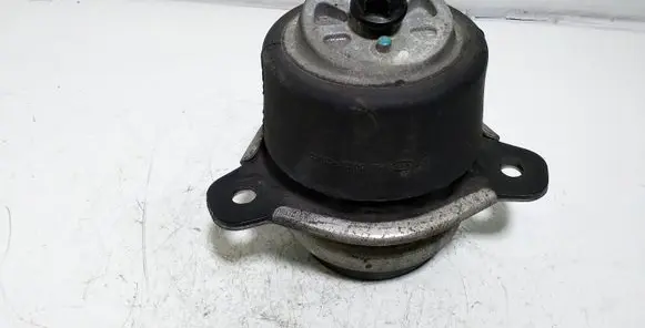 KIA Sorento Engine mount bracket 218133E000