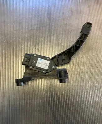 Hyundai i40 Accelerator throttle pedal 327272T900 HK10078C