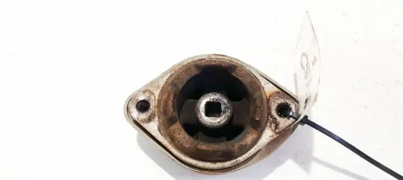 Volkswagen PASSAT B5 Engine mount bracket