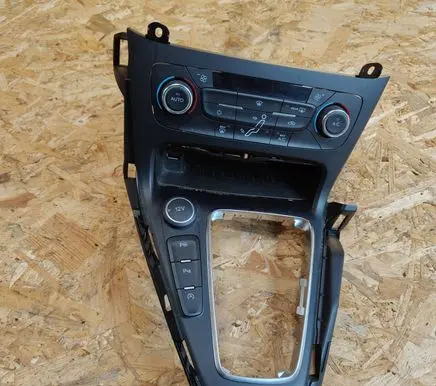 Ford Focus Climate control unit F1ET18C612AJ