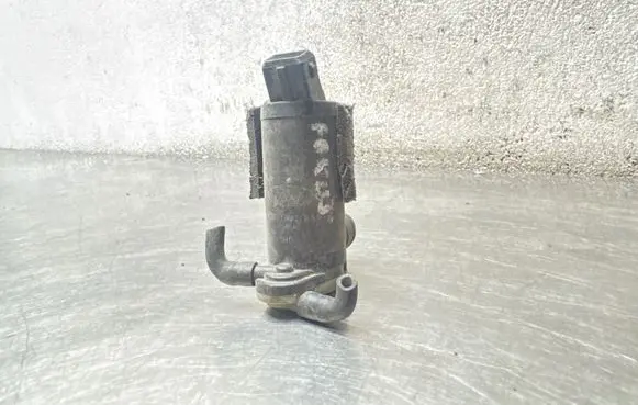 Ford Mondeo Mk III Windscreen/windshield washer pump 17K624
