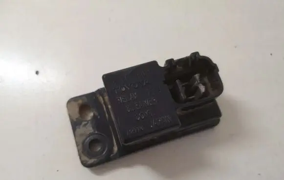 Toyota Land Cruiser (HDJ90) Light washer relay 8594233010