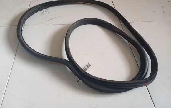 Opel Astra H Rubber seal front coupe door 