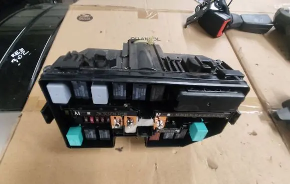 Honda CR-V Fuse box set T1GE010 120506 220R1001EE