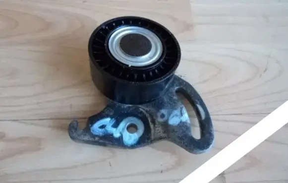 Renault Clio III Timing belt tensioner 