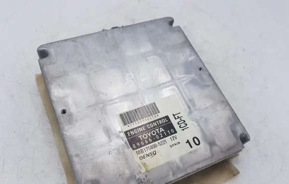 Toyota Corolla E120 E130 Engine control unit/module 8966602110