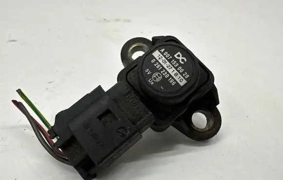 Mercedes-Benz E W212 Air pressure sensor A0071530028