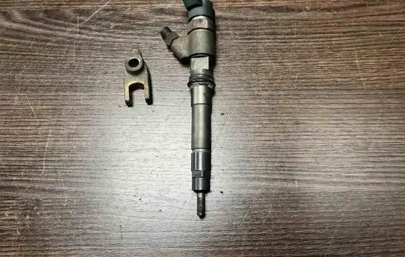 Iveco Daily 3rd gen Fuel injector 0445120011