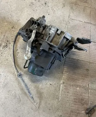 Mitsubishi Carisma Manual 5 speed gearbox 7700600105