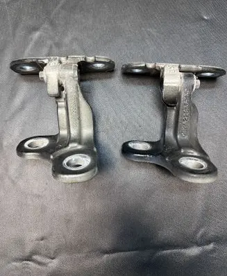 Land Rover Discovery 5 Front door hinge set CPLA228A67AC CPLA228A65AD