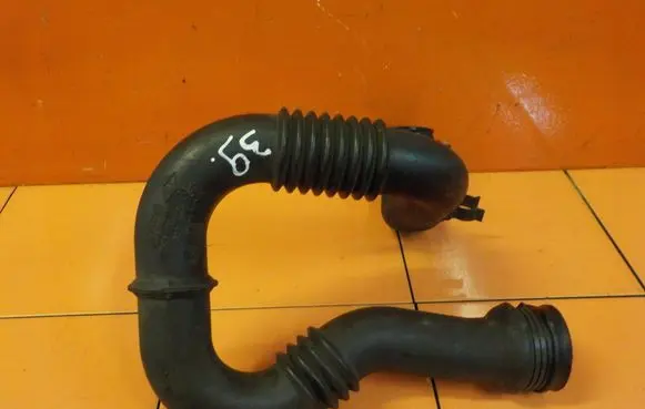 Opel Vivaro Intercooler hose/pipe 8201068612 M9R630
