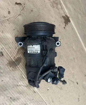 Volvo XC60 Air conditioning (A/C) compressor (pump) 31332528 040086074B4