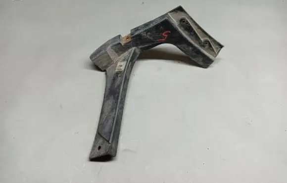Audi A7 S7 4G Front bumper mounting bracket 4G8807084