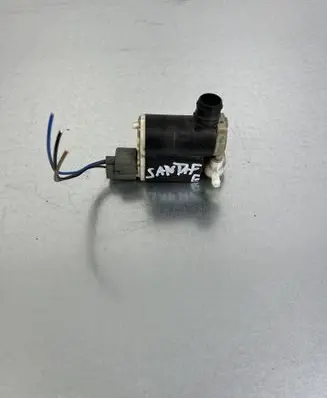 Hyundai Santa Fe Windscreen/windshield washer pump 985102V100