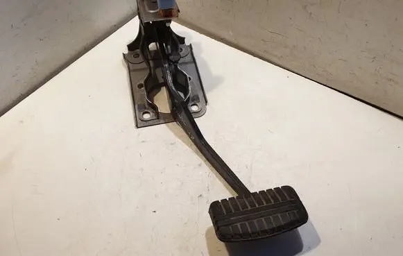 Mitsubishi Outlander Brake pedal 8624A001 0618001100