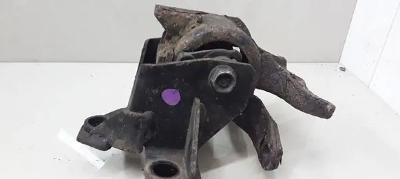 Mazda 6 Engine mount bracket