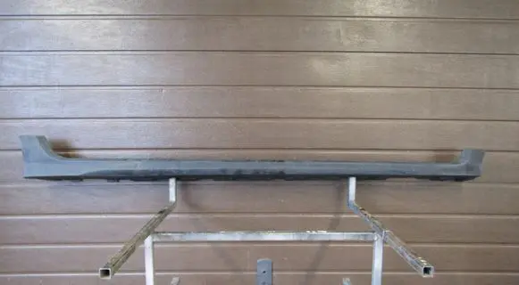 Front sill (body part)