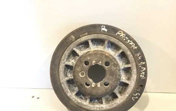 Volkswagen PASSAT B4 Crankshaft pulley 028105243K