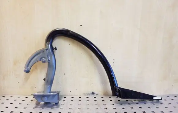 Tailgate/trunk/boot hinge