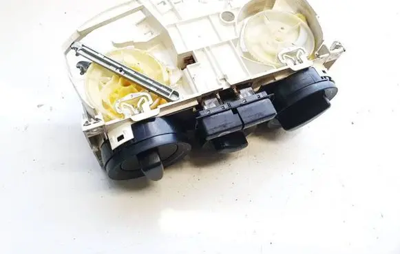 Skoda Octavia Mk1 (1U) Climate control unit 1j0820045e