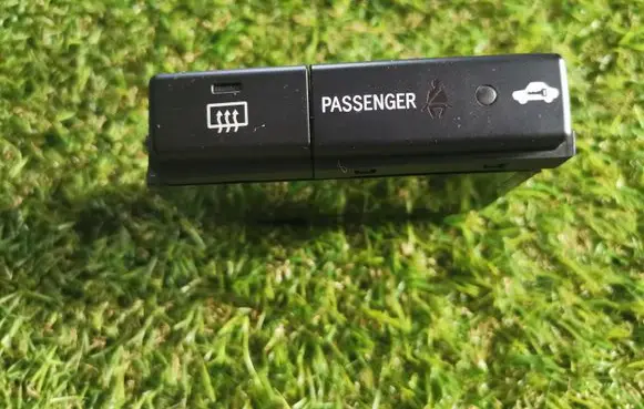 Toyota Avensis T250 Windscreen/window heater switch 84790-05130