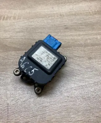 Audi A6 S6 C5 4B Air flap motor/actuator 4B1820511C