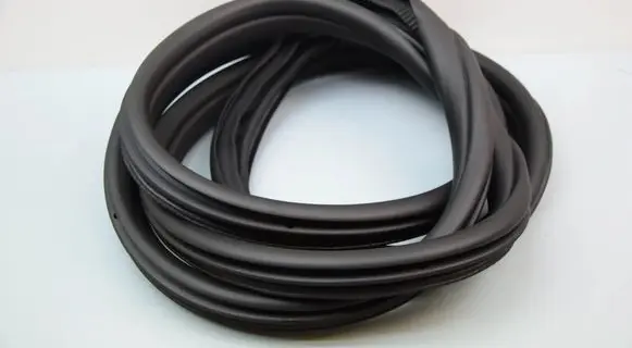 BMW X1 U11 Rubber seal front door (on door) 9451505