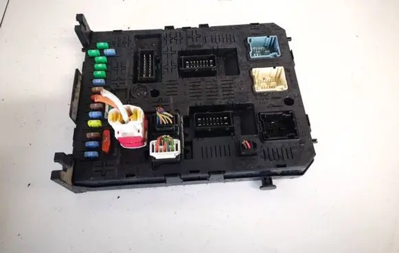 Peugeot 3008 I Fuse box set 281164872 28116487-2