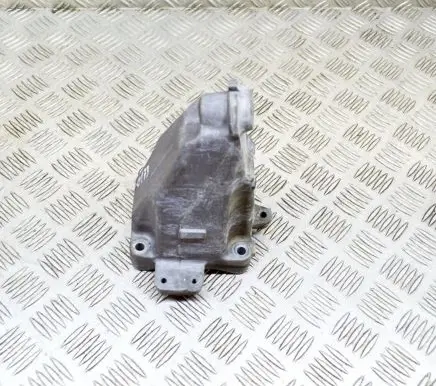 Mercedes-Benz C W205 Engine mounting bracket A2742231004