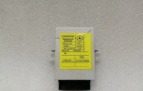 Mercedes-Benz CL C215 Air suspension control unit module (rear) A0028203426