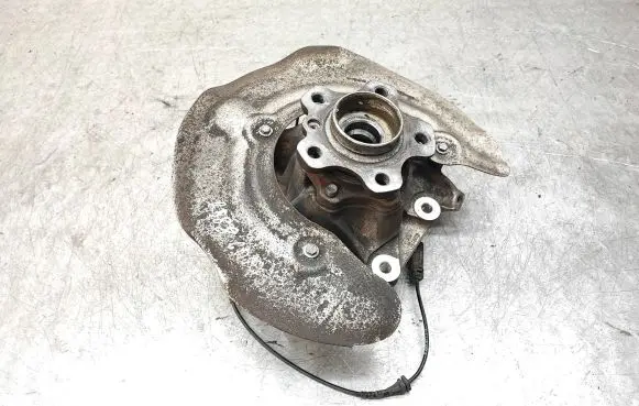 BMW X4 G02 Rear wheel hub spindle/knuckle 6879752
