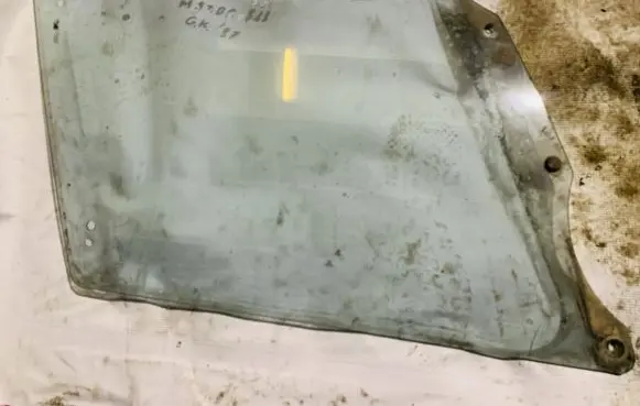 Mazda 323 Rear door window glass