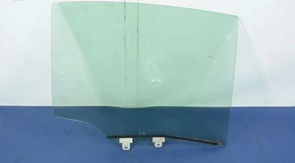 Infiniti G37 Rear door window glass