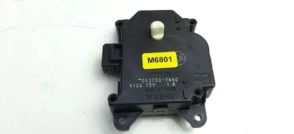 Toyota Prius (XW20) Air flap motor/actuator 0637007440 M6801