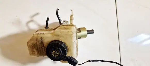 BMW 1 E81 E87 Brake fluid reservoir 03350886531 03.3508-8653.1