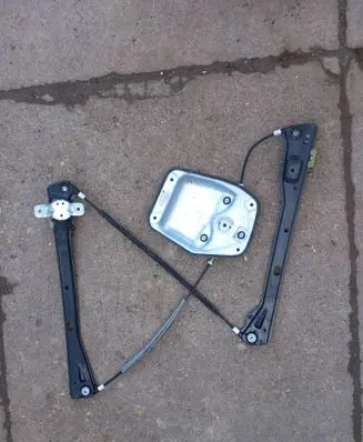 Volkswagen Jetta V Front window lifting mechanism without motor 1K5837462B