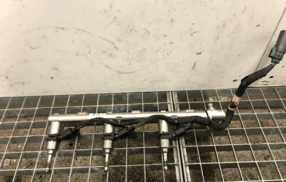 Chevrolet Camaro Fuel main line pipe 12671073 12671079