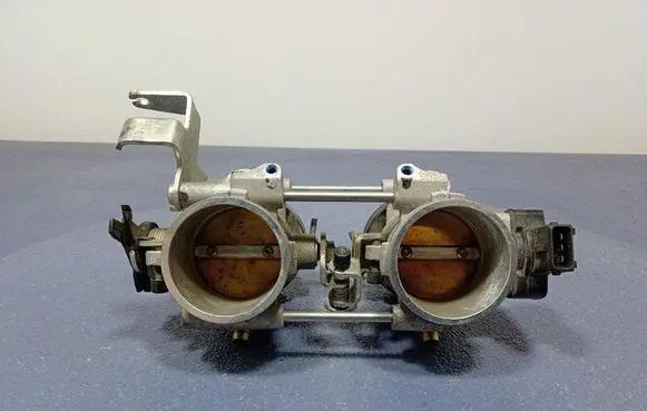 BMW 5 F10 F11 Throttle body valve 8520480
