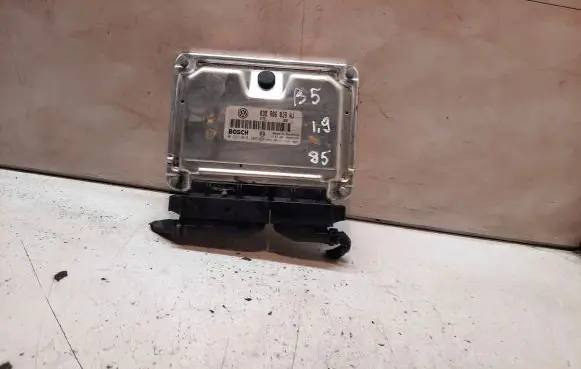 Volkswagen PASSAT B5 Engine control unit/module 038906019AJ 28SA4358