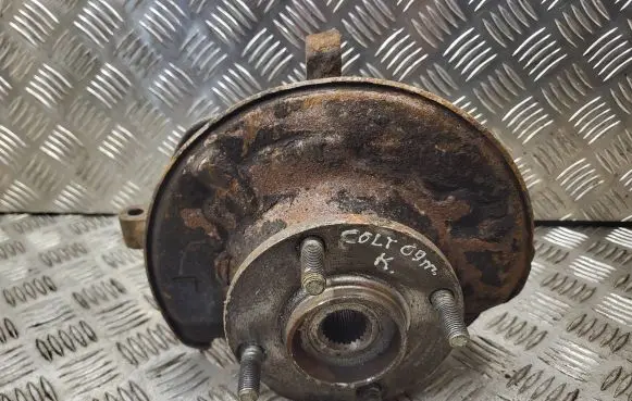 Mitsubishi Colt Front wheel hub