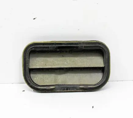 Quarter panel pressure vent