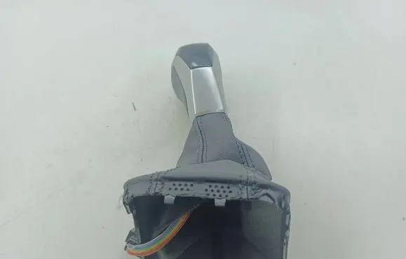 Volkswagen Tiguan Gear lever shifter trim leather/knob