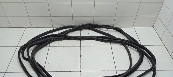 Mercedes-Benz ML W164 Front door rubber seal