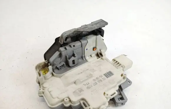 Porsche Cayenne (92A) Front door lock 8J1837015A