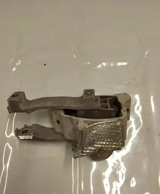 Land Rover Discovery Sport Engine mount bracket K8D26H051AA