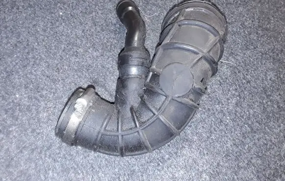 Peugeot Bipper Turbo air intake inlet pipe/hose 9689047480