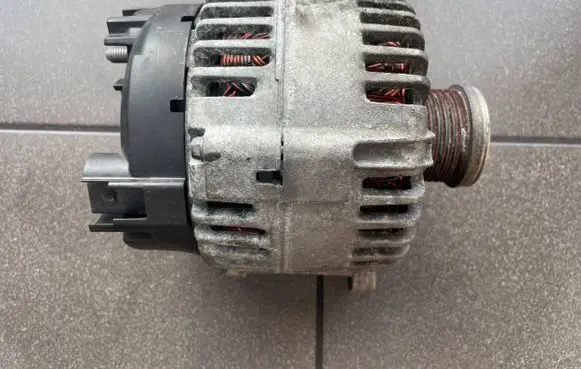 Skoda Octavia Mk2 (1Z) Generator/alternator 03C903023C