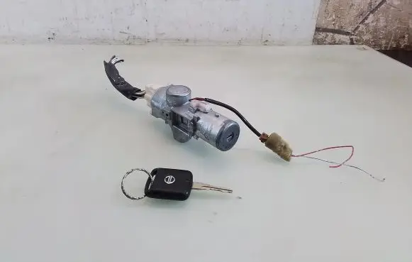 Nissan X-Trail T30 Ignition lock 5WK4876
