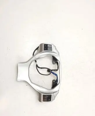Steering wheel buttons/switches