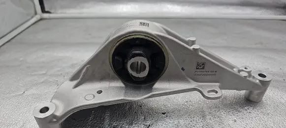 Tesla Model 3 Engine mounting bracket 109533800D 109075400B